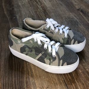 STEVE MADDEN Emmi Camouflage Womens Platform 7.5